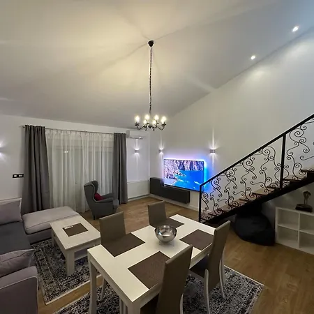 Luxury Zola דירה *